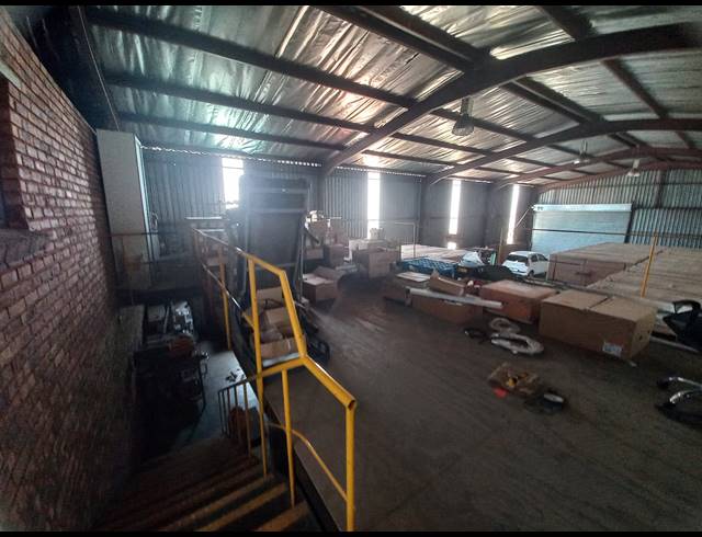 551M² WAREHOUSE TO LET IN APEX